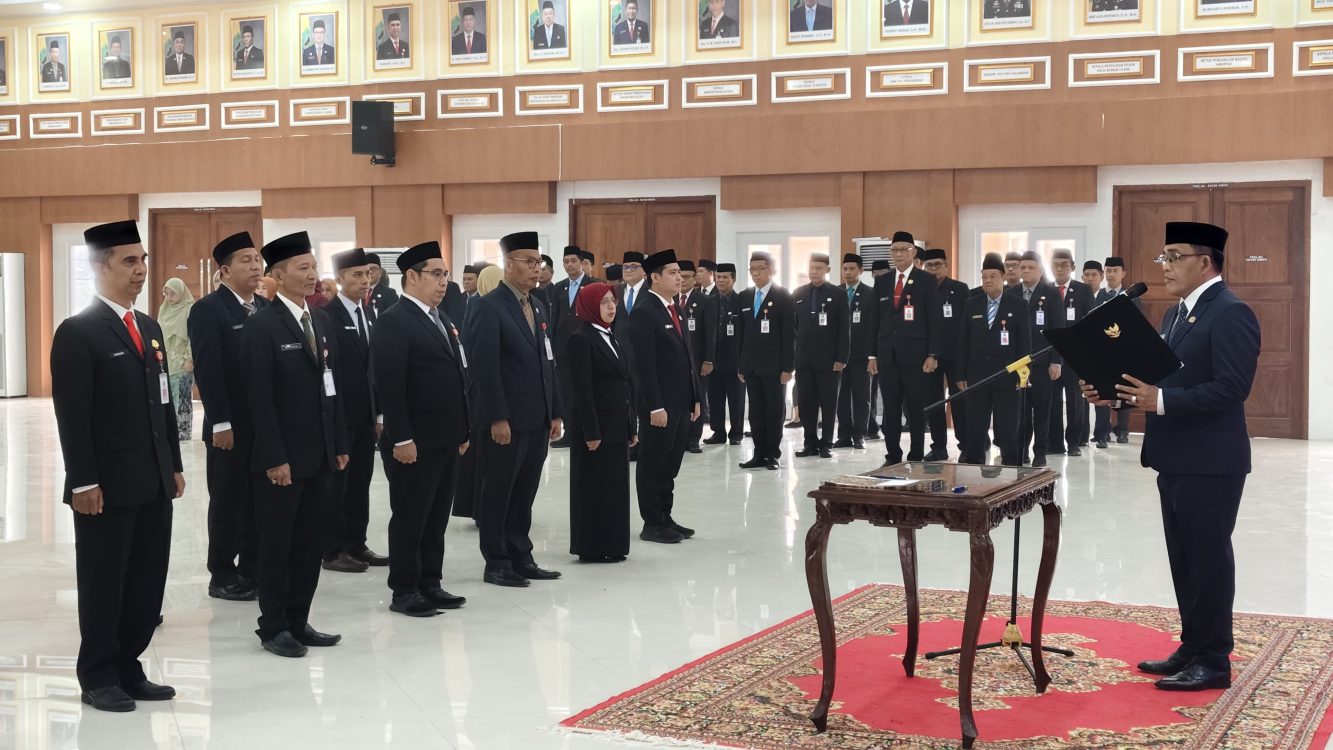 : Bupati HSU Sahrujani melantik sejumlah pejabat di lingkungan Pemerintah Kabupaten Hulu Sungai Utara. Pelantikan berlangsung di Gedung Abdul Wahid, Jumat (18/9/2026).