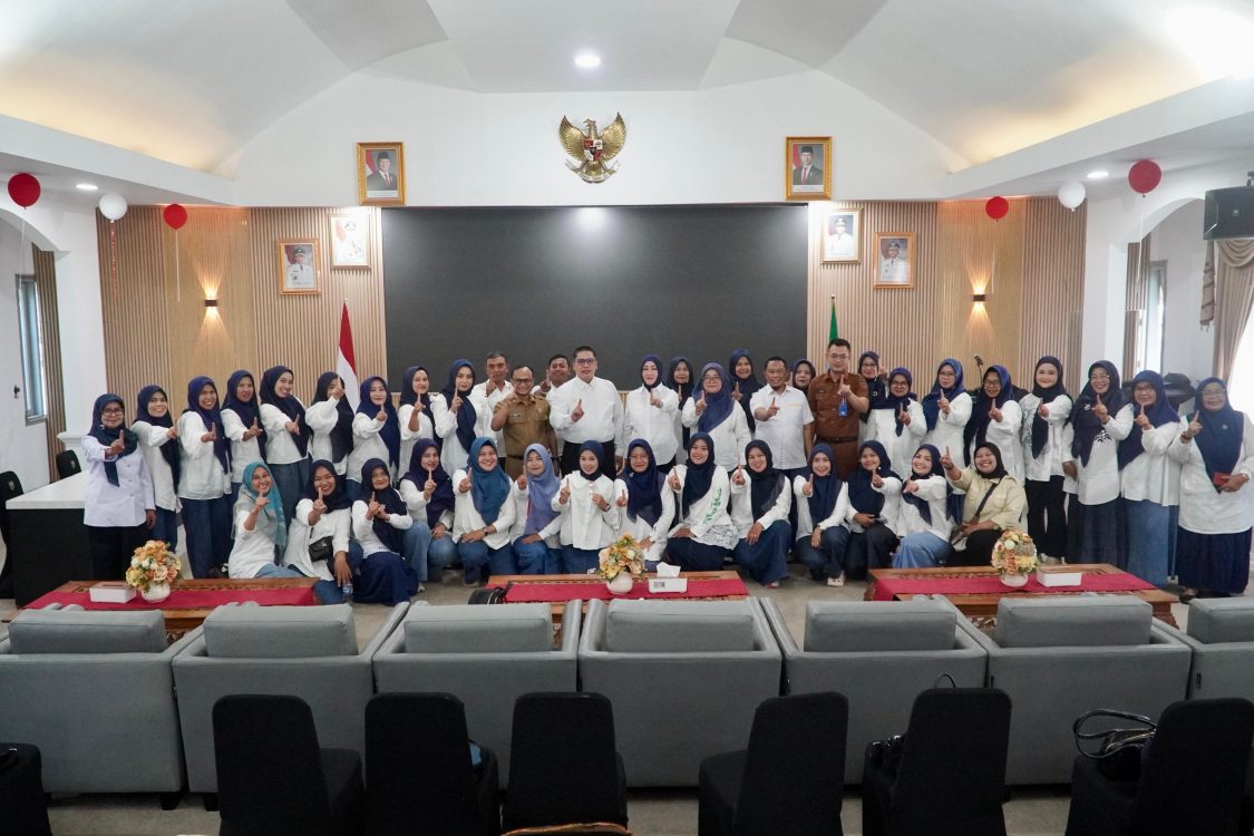 : Wako Padang Panjang Melepas Kontingen Jambore PKK. (foto: MC Padang Panjang)