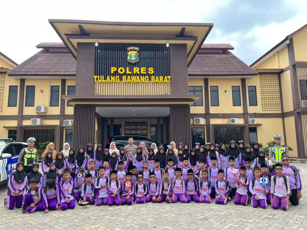 Lewat Polsanak, Satlantas Tulang Bawang Barat Ajak Siswa Kenali Rambu dan Tugas Polisi