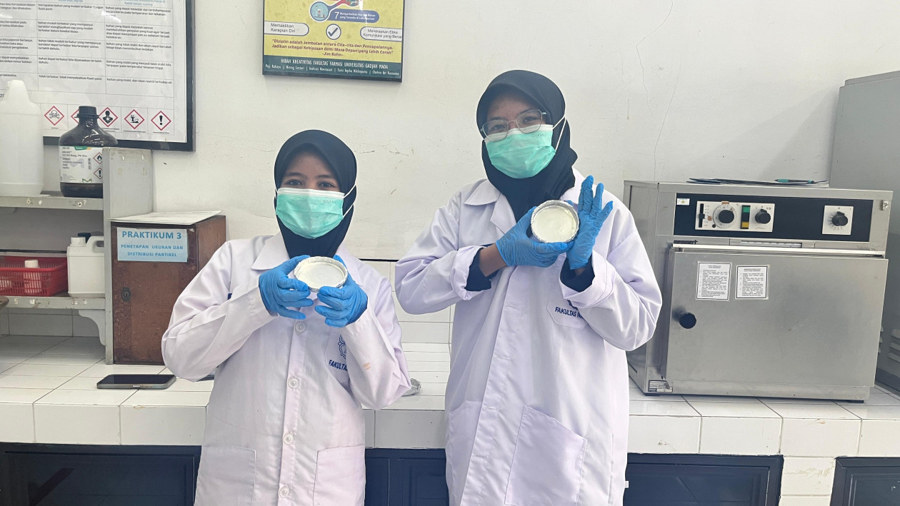 Mahasiswa UGM Kembangkan Plester Bekatul untuk Terapi Dislipidemia