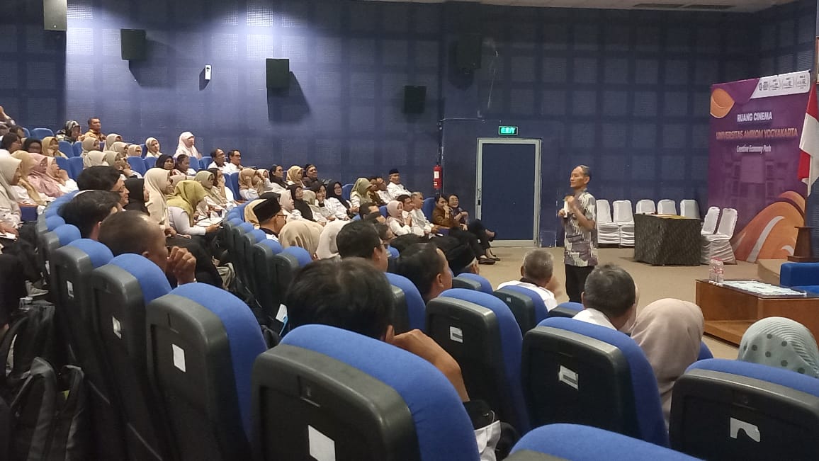 : Menegaskan bahwa AI merupakan alat pembantu kreativitas dan produktivitas, Rektor Universitas Amikom Yogyakarta, Prof. M. Suyanto, mendorong pemanfaatan teknologi AI untuk mengeksplorasi potensi pendidikan berbasis cerita lokal berkelas dunia.