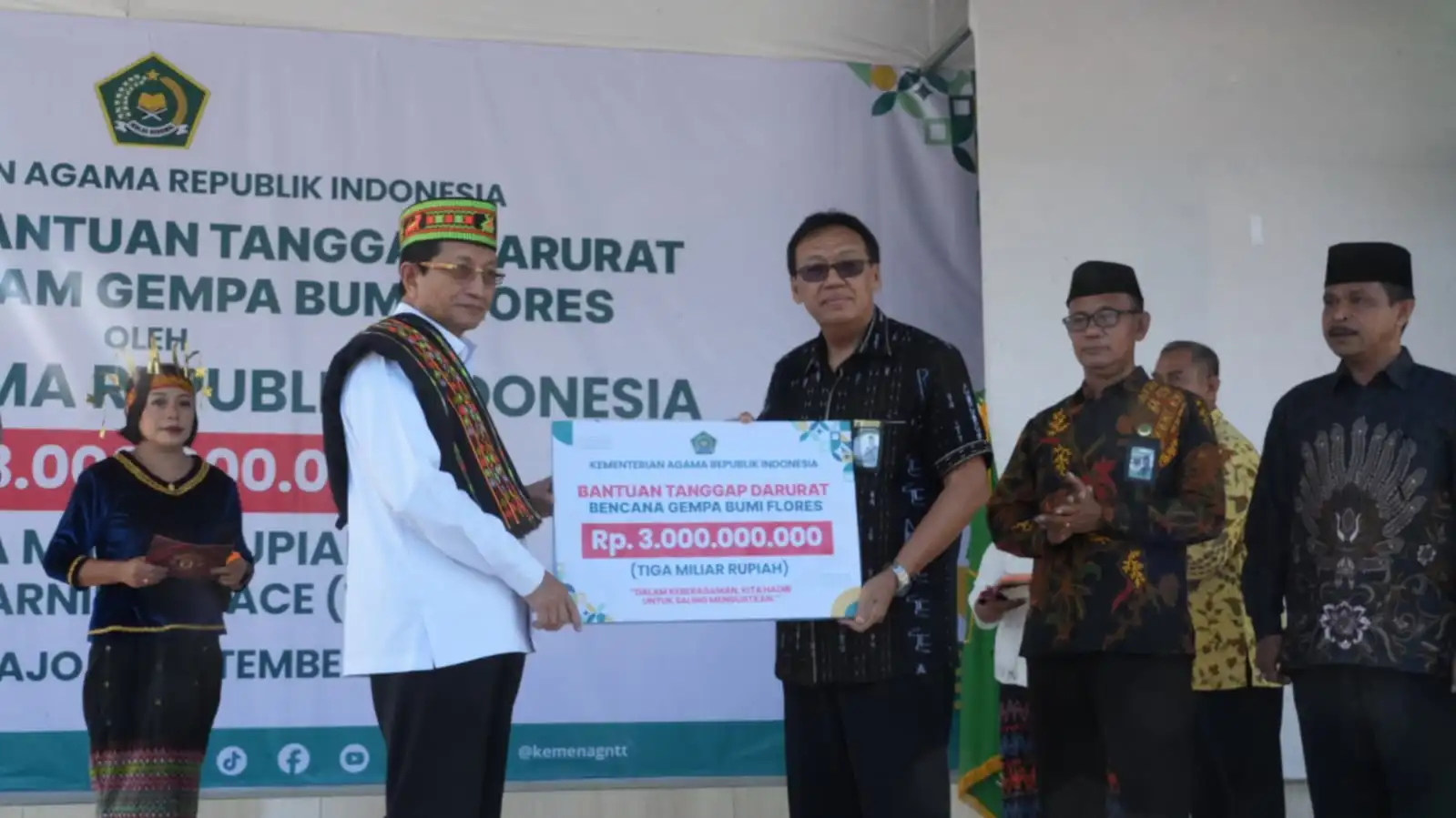 Menag Salurkan Bantuan Rp3 Miliar untuk Korban Gempa Flores