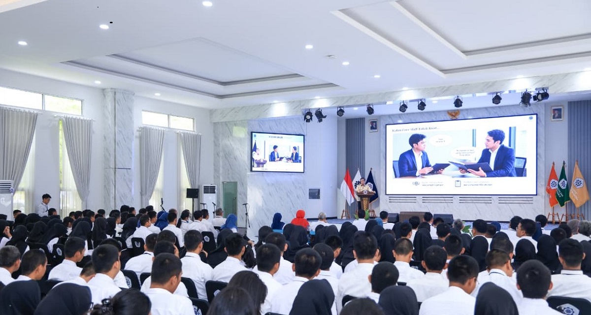 : Menteri Ketenagakerjaan (Menaker) Yassierli saat memberikan kuliah umum kepada mahasiswa baru Polteknaker di Jakarta (Foto: Dok Kemnaker)
