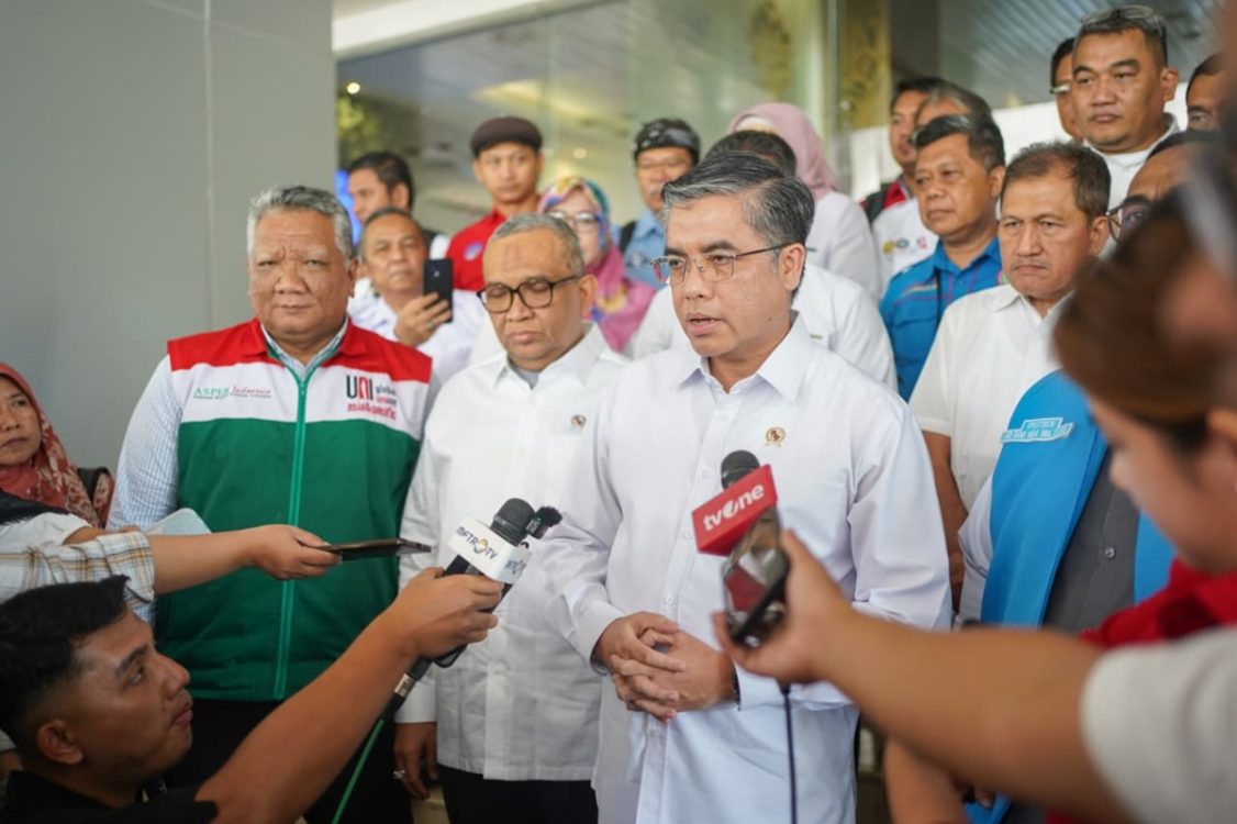 : Menteri Ketenagakerjaan (Menaker) Yassierli menerima audiensi Koalisi Besar Perjuangan Buruh Indonesia (KBPBI) untuk membahas penguatan regulasi yang diharapkan mampu memperkuat pelindungan pekerja sekaligus menjaga keberlangsungan dunia usaha (Foto: Dok Kemnaker)