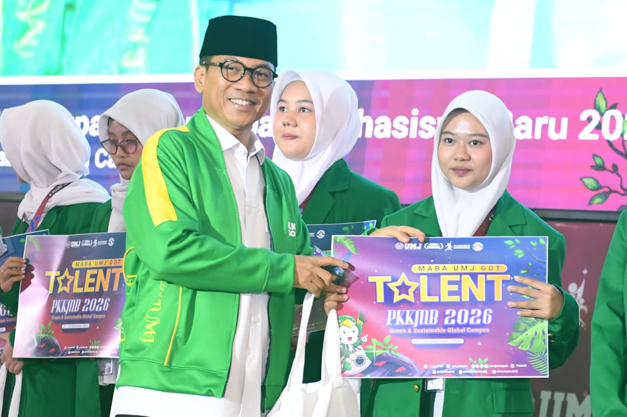 : Mendes PDT Yandri SUsanto dalam agenda Pengenalan Kehidupan Kampus bagi Mahasiswa Baru (PKKMB) Universitas Muhammadiyah Jakarta (UMJ), di Ciputat, Tangerang Selatan, Banten. (Foto: Humas Kemendes PDT)