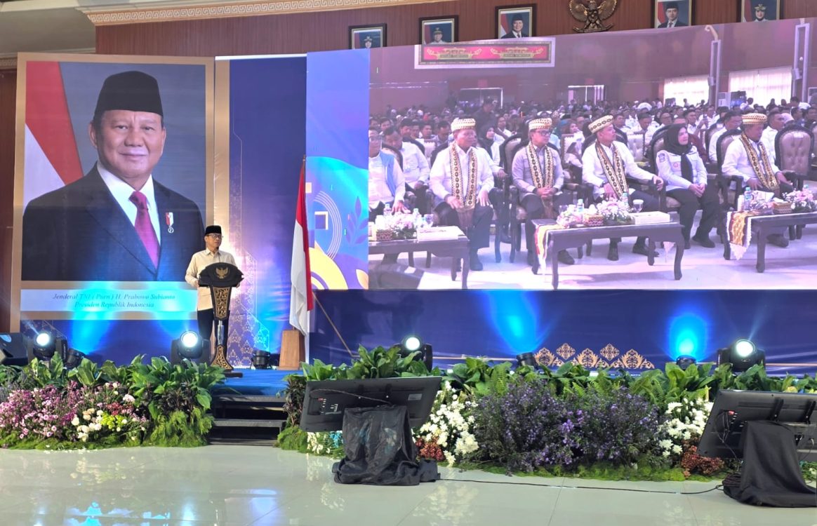 : Menteri Desa dan Pembangunan Daerah Tertinggal (Mendes PDT) Yandri Susanto membuka Seminar Nasional Koperasi Desa/Kelurahan Merah Putih (KDKMP) di Provinsi Lampung, Jumat (4/9/2026). (Foto: Humas Kemendes PDT)