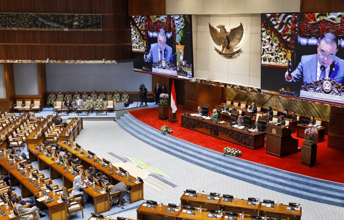Menhan Sjafrie Hadiri Rapat Paripurna DPR RI, Penjualan Eks KRI Ki Hajar Dewantara Disetujui