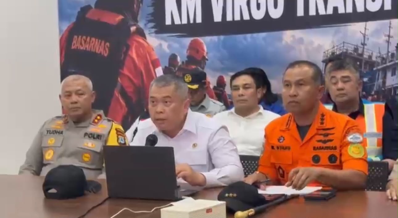 : Menhub Dudy Purwagandhi memprioritaskan pencarian, evakuasi, dan pendataan penumpang KMP Virgo Transport 8 yang mengalami kecelakaan di Laut Jawa. Dari 243 orang dalam manifest, Basarnas telah mengevakuasi 107 korban selamat dan 6 korban meninggal dunia, sementara 136 orang masih dalam pencarian. (Foto: Humas Kemenhub)