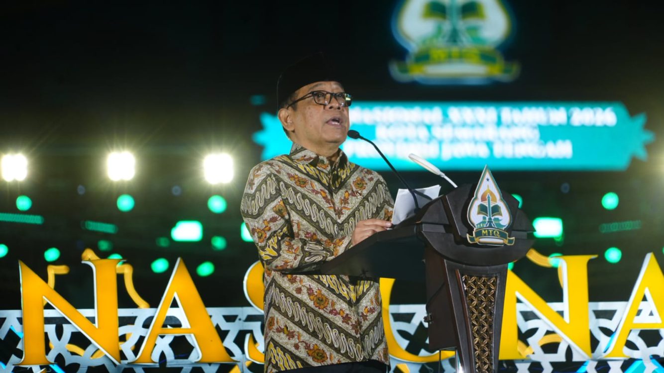 : Menteri Koordinator Bidang Pembangunan Manusia dan Kebudayaan (Menko PMK) Pratikno saat membuka MTQ Nasional XXXI di Lapangan Pancasila, Kota Semarang, Jawa Tengah, Sabtu (12/9/2026) mengatakan MTQ memberikan arti yang sangat penting. Menumbuhkan kecintaan kepada Al-Qur'an, mengembangkan talenta keagamaan, mempertemukan pendidikan, seni, ilmu, tradisi, dan persaudaraan, dan mendorong lahirnya generasi Qur'ani yang selalu siap mengabdi bagi bangsa. (Foto: Kemenag)