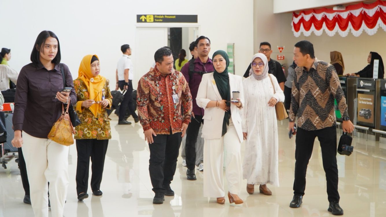 : Kedatangan Menkomdigi RI, Meutya Viada Hafid, di Bandara Internasional Juanda, Jawa Timur, pada Kamis (27/8/2026). Foto: Ghufron JNR