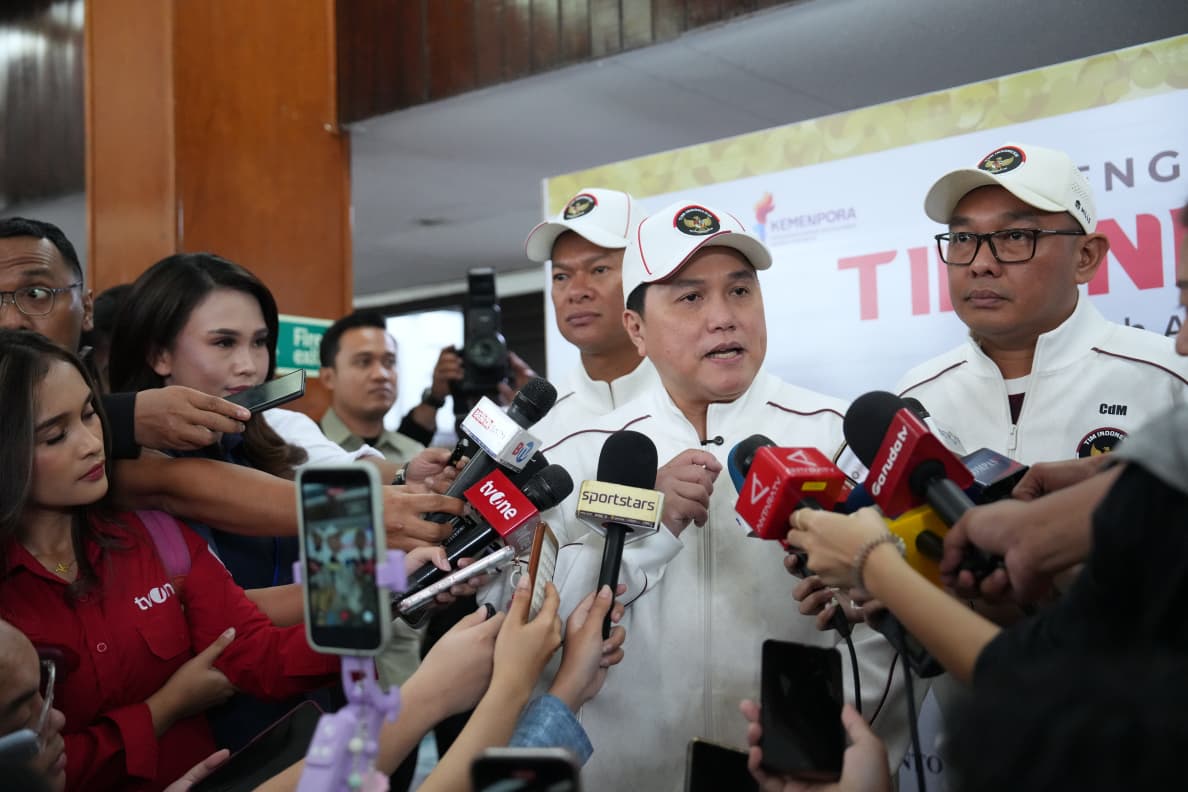 : Menpora Erick Thohir mengapresiasi langkah cepat Chef de Mission Todotua Pasaribu dan KOI dalam mengantisipasi dampak erupsi Gunung Anak Krakatau dan banjir di Nagoya menjelang Asian Games 2026. Keselamatan dan pelayanan maksimal bagi atlet menjadi prioritas. (Foto: Humas Kemenpora)