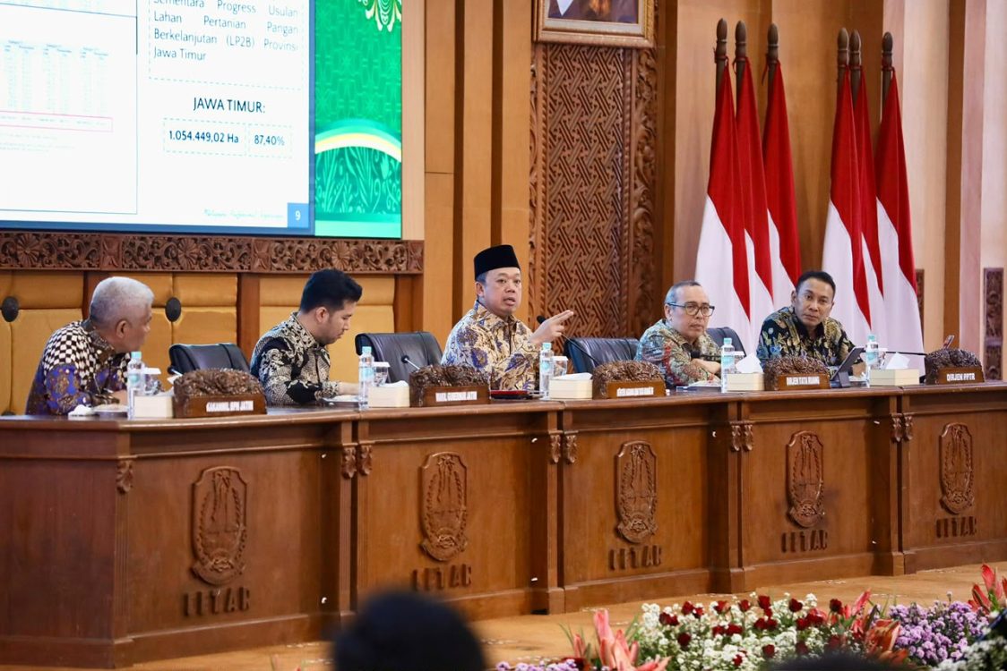 : Kementerian ATR/BPN memperkuat program Peralihan Hak Terintegrasi (PERINTIS) 10 Hari dengan menggandeng Bapenda dan PPAT. Di Jawa Timur, layanan ini telah berjalan di dua Kantah dan ditargetkan diperluas ke tujuh Kantah lainnya pada 24 September 2026. (Foto: Humas Kementerian ATR/ BPN)