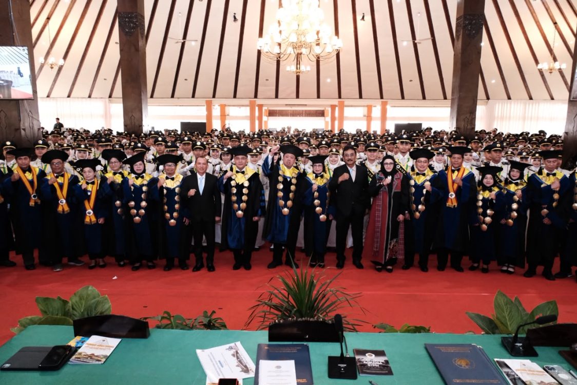 : Menteri ATR/Kepala BPN Nusron Wahid meminta 568 wisudawan Politeknik Agraria STPN menjaga integritas di mana pun bekerja. Menurutnya, profesi di bidang pertanahan memiliki tanggung jawab moral besar karena berkaitan langsung dengan kehidupan dan masa depan masyarakat./Foto Humas Kementrrian ATR/BPN