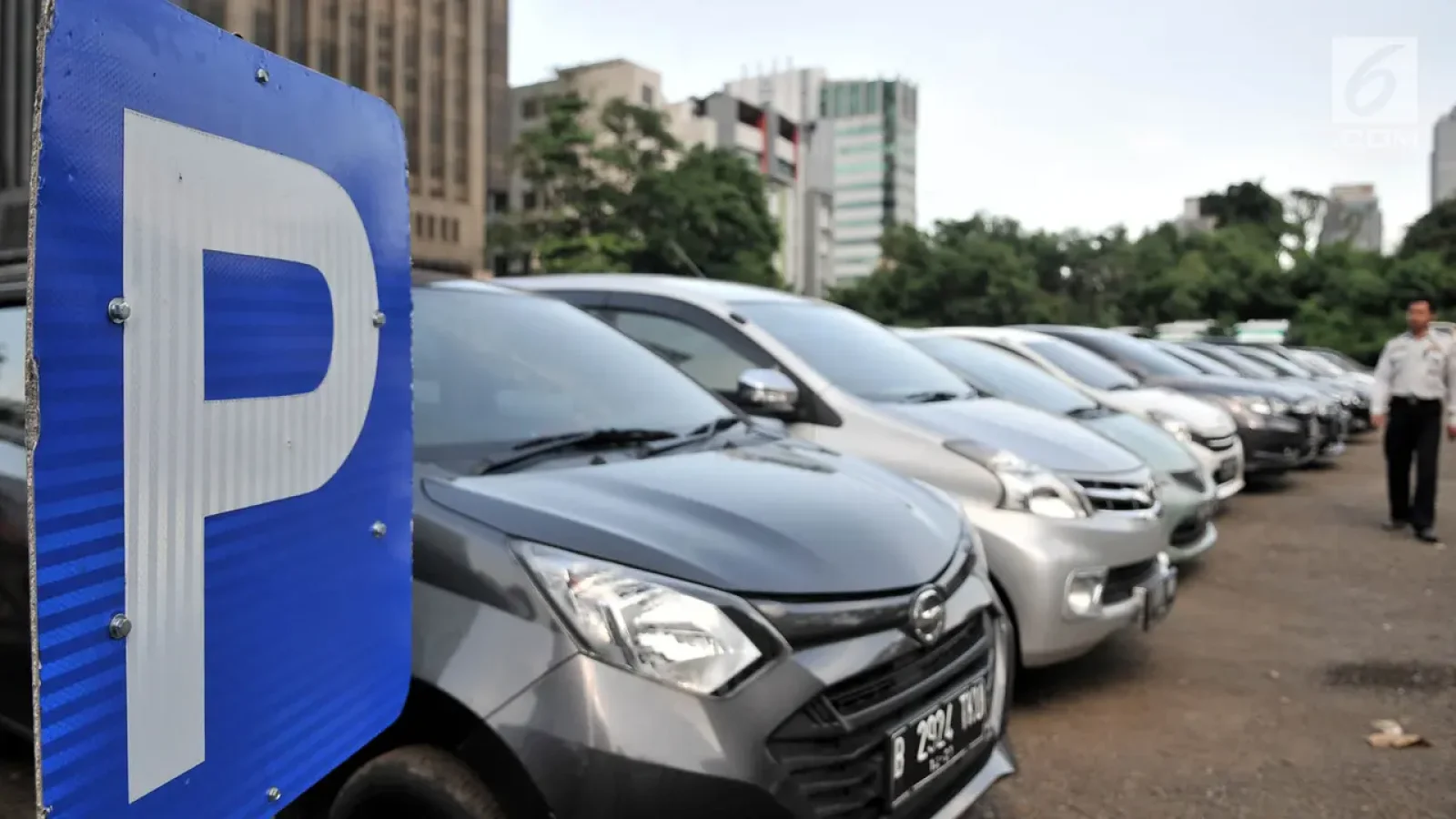 Mesin Mobil Menyala Saat Parkir Bukan Cuma Boros BBM, Komponen Juga Lebih Terbebani