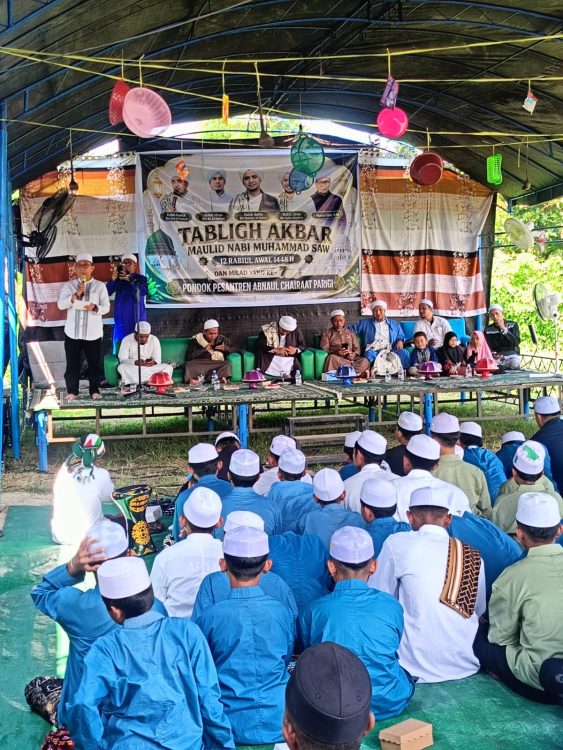 : Mewakili Bupati Parigi Moutong, Asisten I Bidang Pemerintahan dan Kesejahteraan Rakyat Setda Adrudin Nur menghadiri peringatan Maulid Nabi Muhammad SAW 1448 H dan Milad ke-7 Ponpes Abnaul Chairaat.