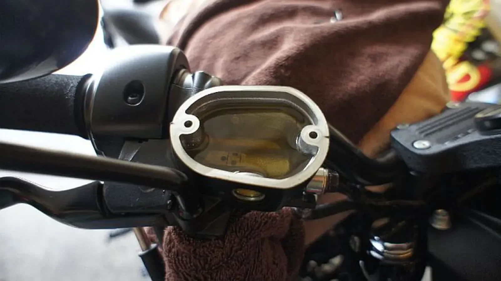 Minyak Rem Motor Bisa Menurun Kualitasnya, Kenali Tanda dan Risiko Rem Ngempos