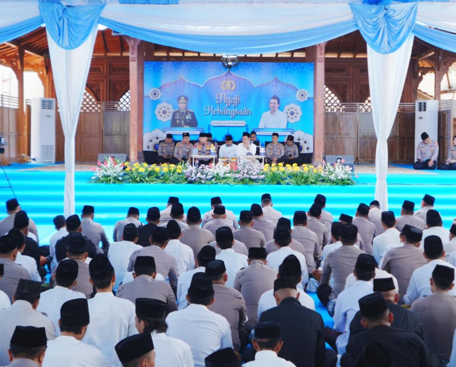 Ngaji Gus Baha Satukan Santri dan Jajaran Polri Se-Indonesia, 42 Ribu Peserta Gaungkan Semangat Kebangsaan