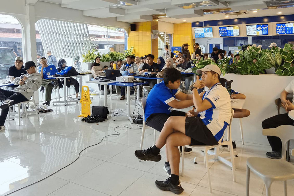 Nikmati Balad Nobar Biru Bersama Keluarga Di Spill Bites