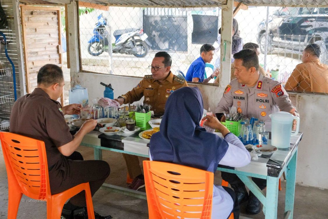 : Bupati Tanah Datar, Eka Putra, memperkuat sinergi dan koordinasi dengan Forum Koordinasi Pimpinan Daerah (Forkopimda) guna mendukung kelancaran pembangunan sekaligus menjaga keamanan dan kondusivitas daerah. (foto: MC Tanah Datar)