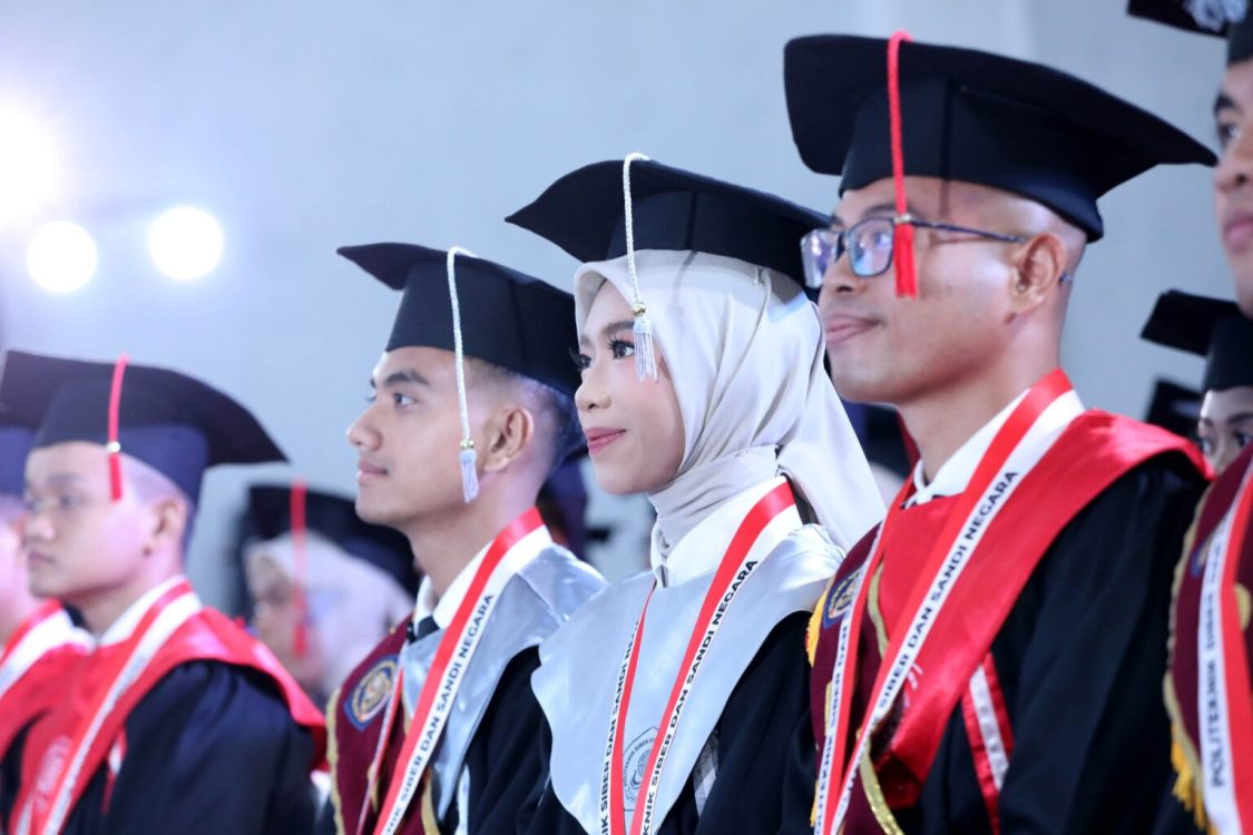 : BSSN secara resmi menerima 95 lulusan baru Poltek SSN Angkatan ke-21 untuk diterjunkan sebagai aparatur penjaga sistem keamanan siber dan persandian nasional di Kantor Pusat BSSN, Depok, Selasa (22/9/2026).
