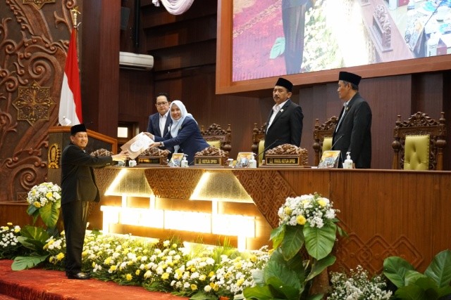 : Juru bicara Banggar DPRD Jatim, Suwandy F, menyatakan, Dewan Perwakilan Rakyat Daerah (DPRD) Jawa Timur menyepakati Rancangan Peraturan Daerah (Raperda) tentang Perubahan Anggaran Pendapatan dan Belanja Daerah (P-APBD) Tahun Anggaran 2026. - Foto: Mc.jatim