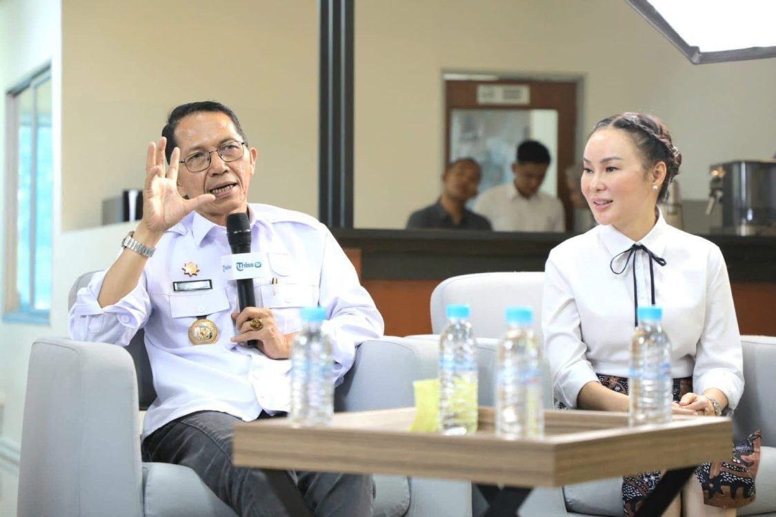 : Wali kota Batam, Amsakar Achmad, bersama Wakil Wali kota Batam, Li Claudia Chandra. Dok HUMAS DISKOMINFO BATAM