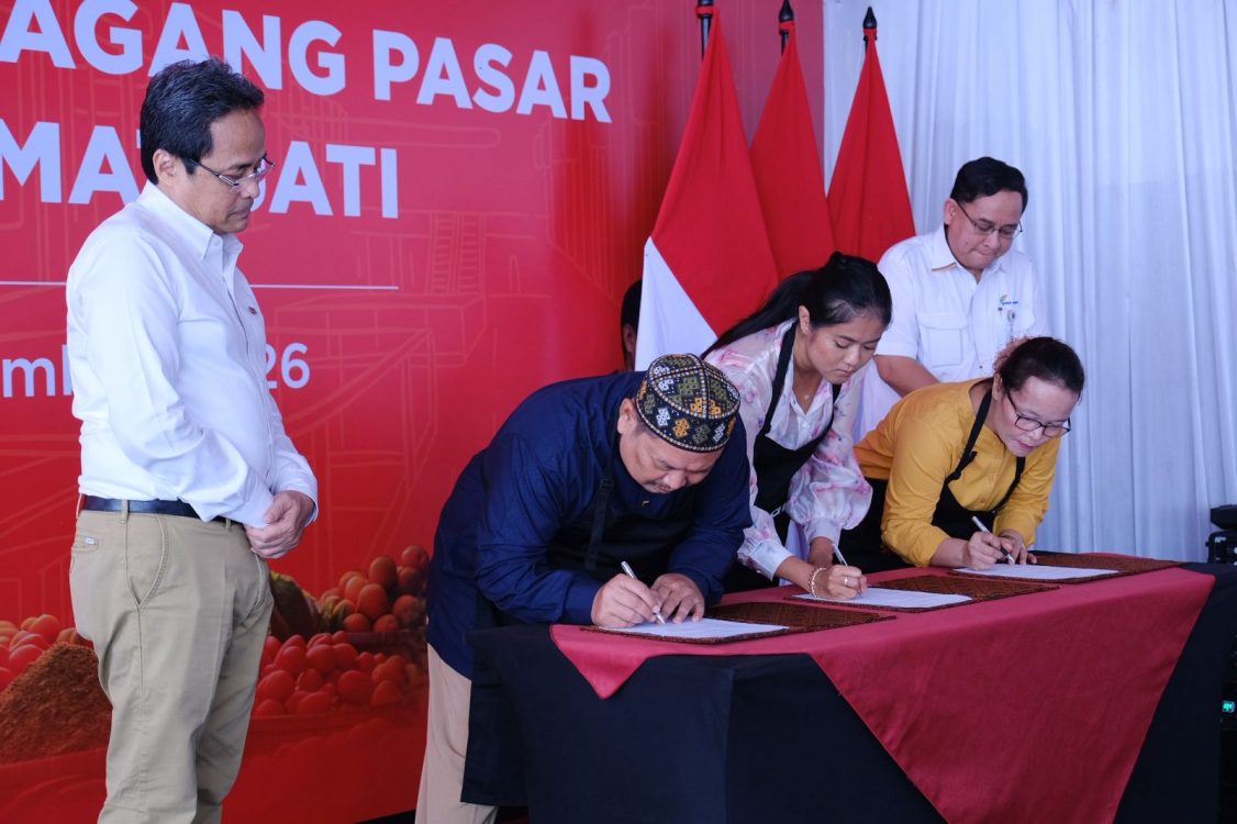 : Bank Jakarta menggelar Akad Kredit Massal bagi 100 pedagang di Pasar Induk Kramat Jati, Selasa (1/9/2026). Kegiatan ini disaksikan langsung oleh Wakil Gubernur DKI Jakarta, Rano Karno bersama jajaran Pemerintah Provinsi DKI Jakarta dan para pemangku kepentingan. (Dok. Bank Jakarta)
