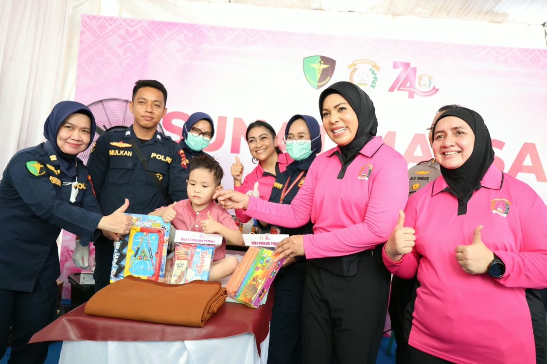Peduli Kemanusiaan, Bhayangkari Sumsel Bagikan Ribuan Paket Sembako hingga Dekatkan Layanan Kesehatan Masyarakat