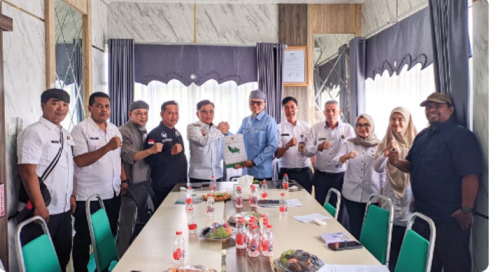 : Bupati Kepulauan Meranti H. Asmar saat menerima audiensi Badan Pekerja Pembentukan Daerah Otonomi Baru Wilayah Riau Bagian Pesisir (BPDOP-RP) di Ruang Bupati Kepulauan Meranti, Rabu (16/9/2026).