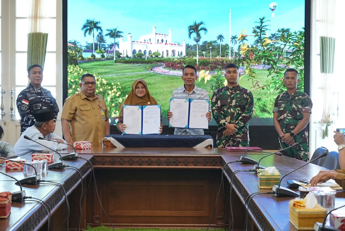 : Pemkab Siak melakukan panandatanganan MoU dengan 11 perusahaan di Ruang Rapat Zamrud, Kompleks Rumah Rakyat, Senin (31/8/2026)/ (Alonk/Humas Siak).