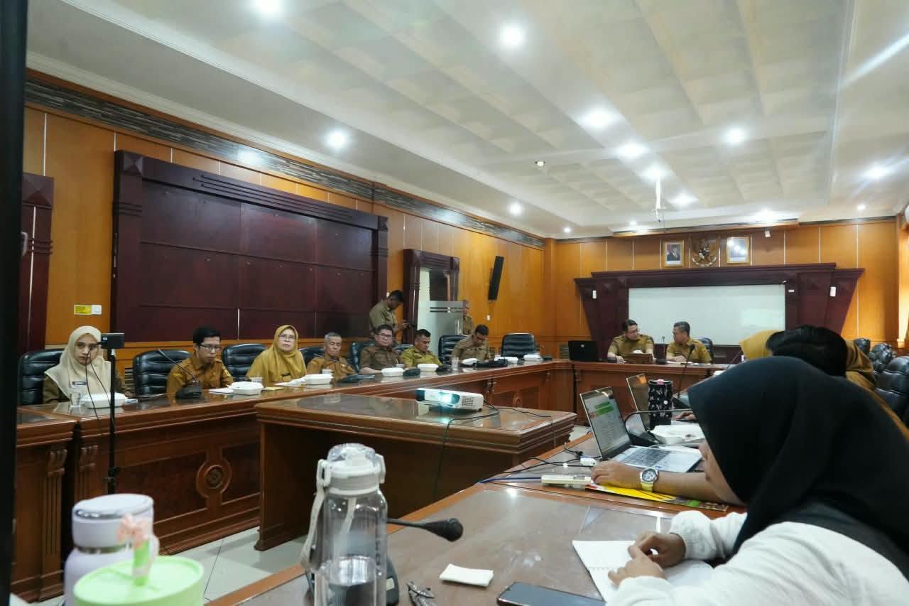: Wakil Bupati (Wabup) Tanah Datar, Ahmad Fadly, menghadiri penandatanganan SK Bersama Ruang Bersama Indonesia untuk Pemberdayaan Perempuan dan Perlindungan Anak. (foto: MC Tanah Datar)