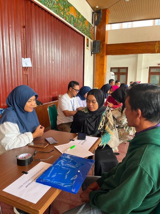 : Pendataan kependudukan yang akurat, transparan, dan mudah diakses merupakan kunci utama dalam menjamin penyaluran bantuan sosial agar tepat sasaran. Pemkal Caturtunggal menggelar pendaftaran Perlinsos jemput bola, Jumat (14/8/2026).