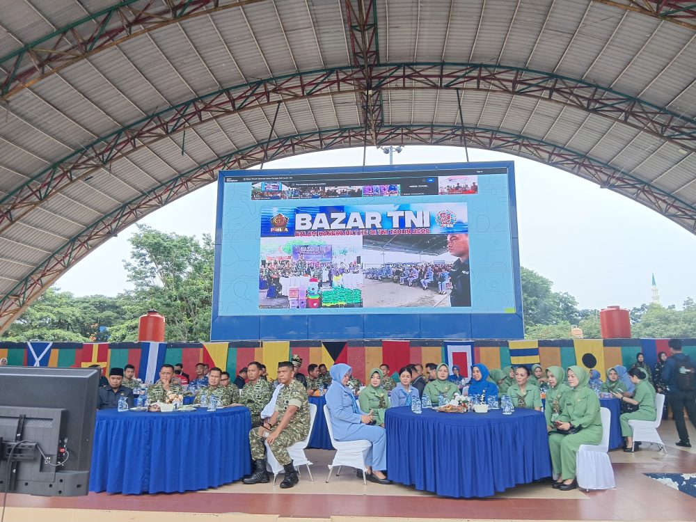 : Wakil Wali Kota Dumai Sugiyarto menghadiri Bazar Murah dan Bakti Kesehatan TNI. (foto: MC Dumai)