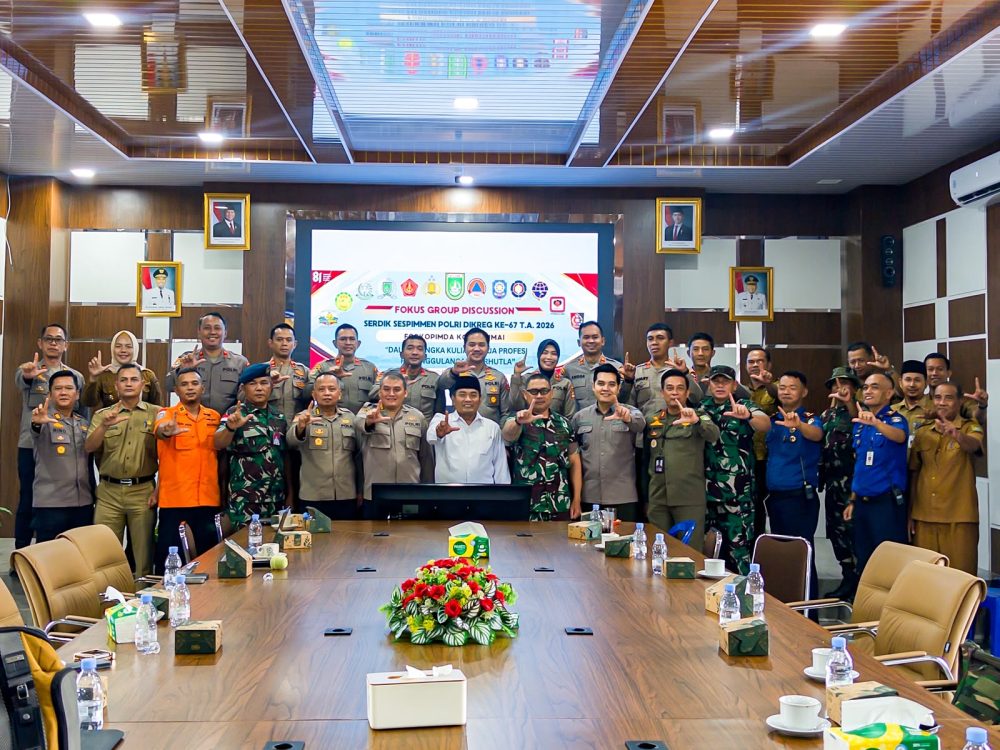 : Wakil Wali Kota Dumai Sugiyarto Menghadiri sekaligus membuka Focus Group Discussion (FGD) Peserta Didik Sekolah Staf dan Pimpinan Menengah Kepolisian Negara Republik Indonesia (Serdik Sespimmen Polri). (foto: MC Dumai)