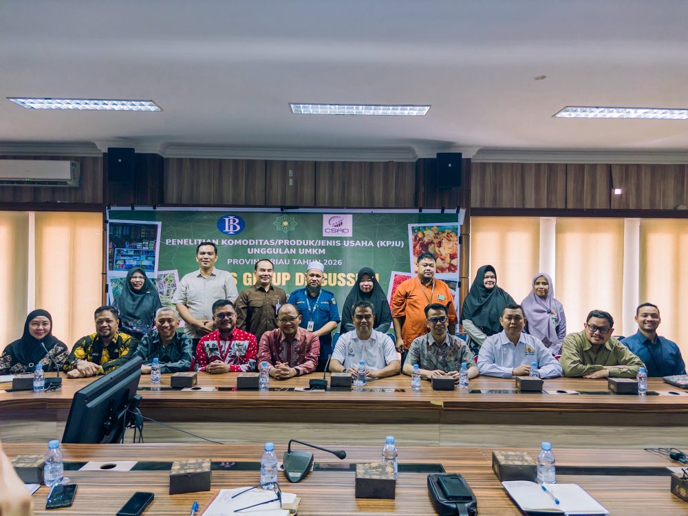 : Asisten Administrasi Umum Handayani menghadiri sekaligus membuka Focus Group Discussion (FGD) Penelitian Komoditas, Produk, dan Jenis Usaha (KPJU) Unggulan UMKM Provinsi Riau. (foto: MC Dumai)