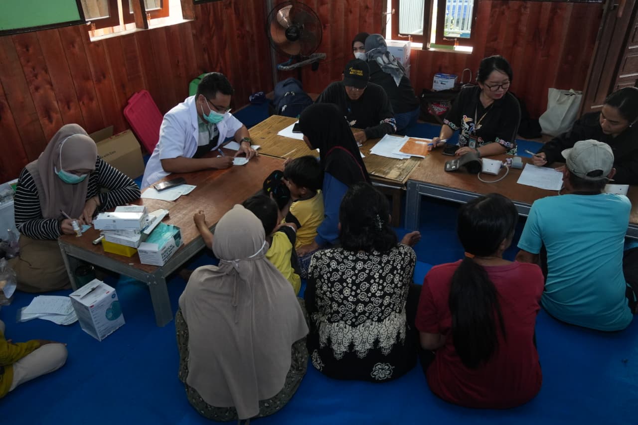 : Pemerintah Kota Palangka Raya terus mengintensifkan penanganan kesehatan masyarakat di tengah ancaman kabut asap akibat kebakaran hutan dan lahan (Karhutla). Melalui Puskesmas Bukit Hindu, pemerintah membuka, layanan Cek Kesehatan Gratis (CKG) bagi warga terdampak di Jalan Mendawai Induk, Kota Palangka Raya, Jumat (11/9/2026). - Foto: Mc.Palangka Raya