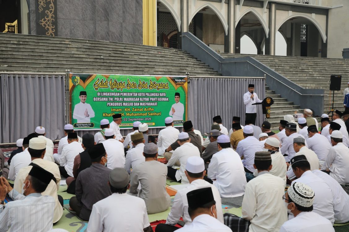 : Pemerintah Kota (Pemko) Palangka Raya gelar Salat Istisqa, ikhtiar bersama hadapi Karhutla dan Kabut Asap.- Foto: Mc.Palangka Raya