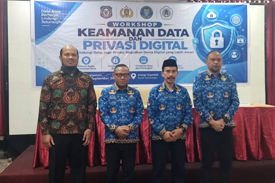 : Foto bersama pada pembukaan Workshop Keamanan Data dan Privasi Digital di Hotel Damhil, Kota Gorontalo, Kamis (17/9/2026). (Foto : Ardy)