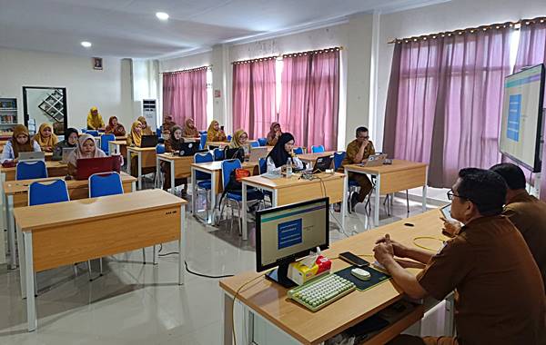 : Pendampingan penggunaan Sistem Informasi Kearsipan Dinamis Terintegrasi (SRIKANDI) bagi pencatat surat di lingkungan perangkat daerah. (foto Hargo)