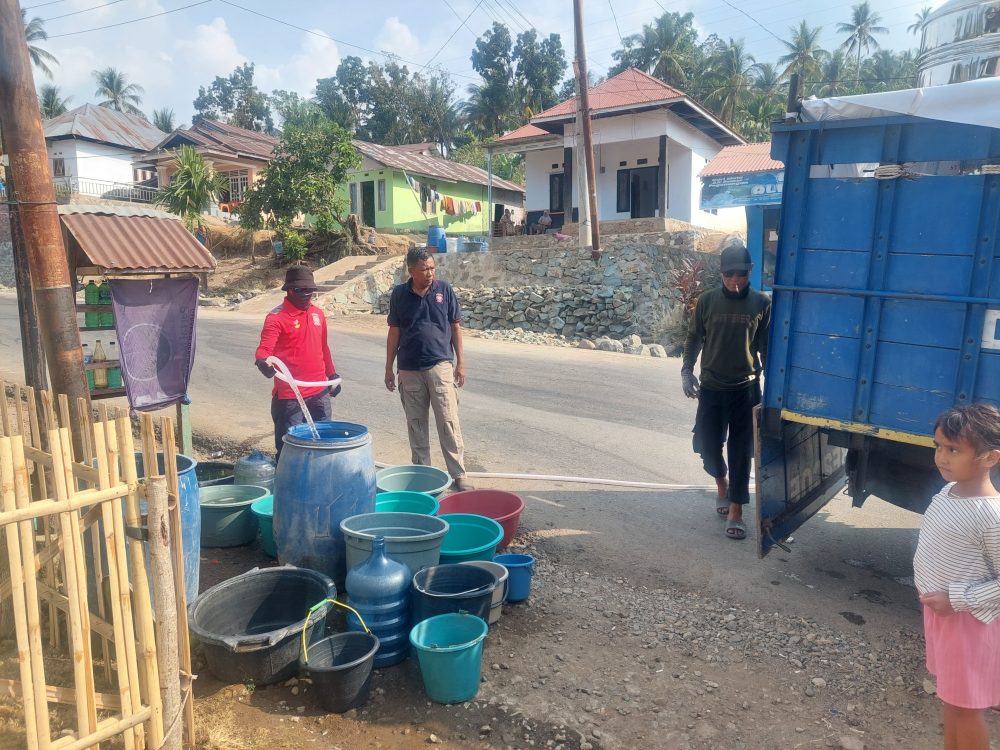 : Distribusi air bersih tersebut dilaksanaSelama dua hari dengan total mencapai 70 ribu liter air bersih. (Foto Owan)