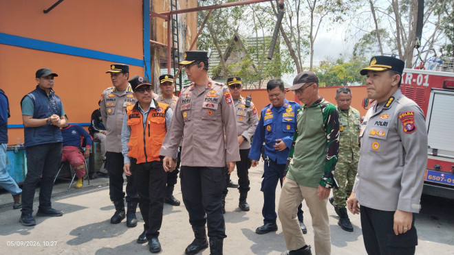 : Kunjungan Wakapolda Kalteng ke Posko Induk Penanggulangan Karhutla di BPBD Kobar. (foto: MC Kobar)