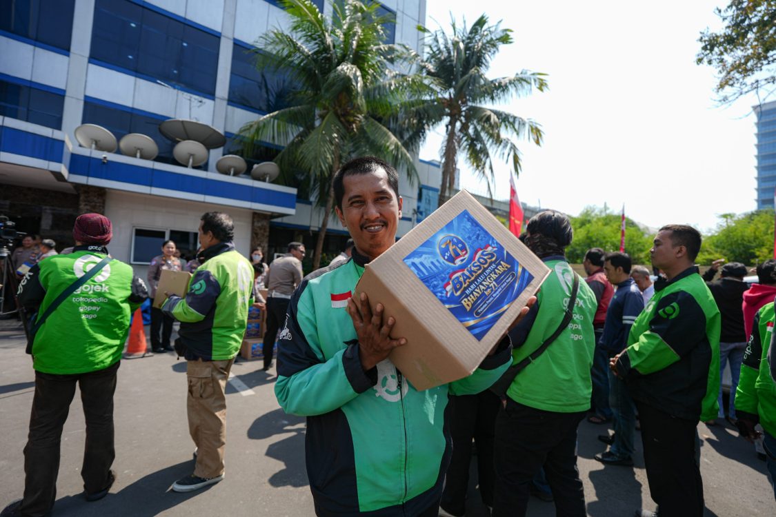 Pengemudi Ojol dan Opang Sambut Positif Bansos Korlantas di HUT ke-71 Lalu Lintas Bhayangkara