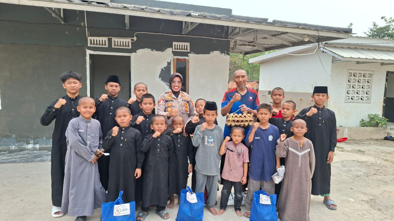Perkuat Kepedulian Sosial, Polda Sumsel Berbagi dengan Anak Yatim di OKU Timur