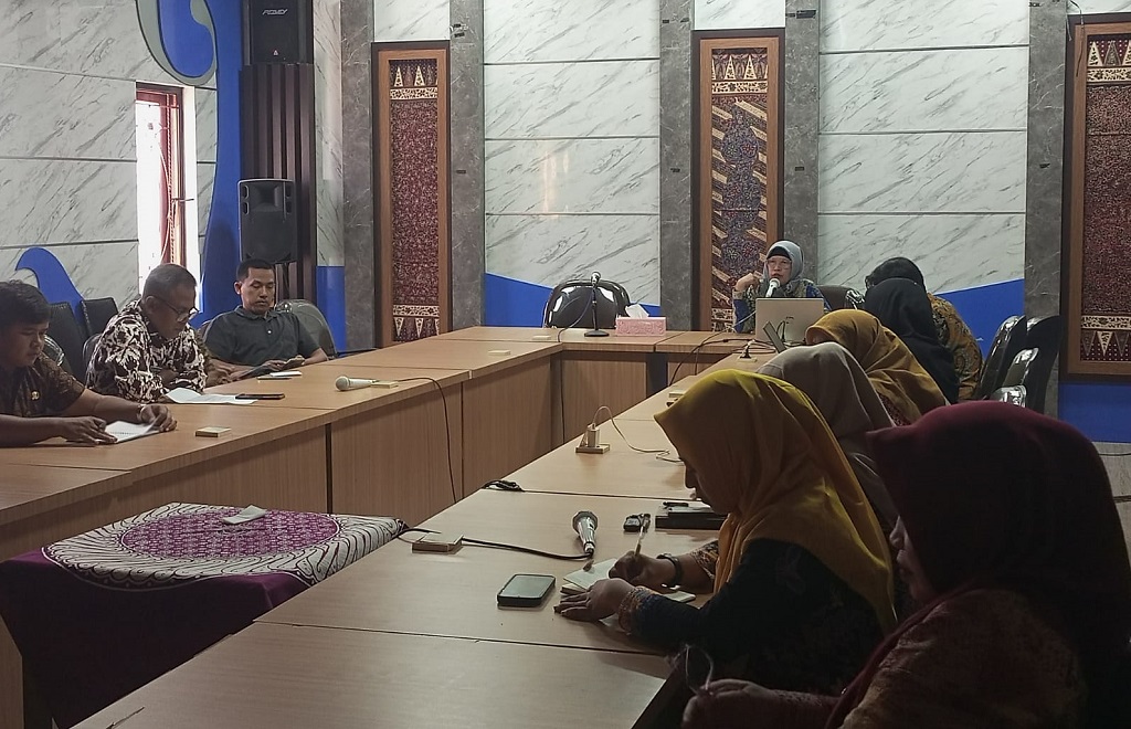 : BPBD Batang menggelar Rapat Koordinasi evaluasi tahunan terkait efektivitas kerja sama antar lembaga dan kemitraan strategis dalam sistem penanggulangan bencana di Ruang Ujungnegoro, Bapperida Batang, Kabupaten Batang.