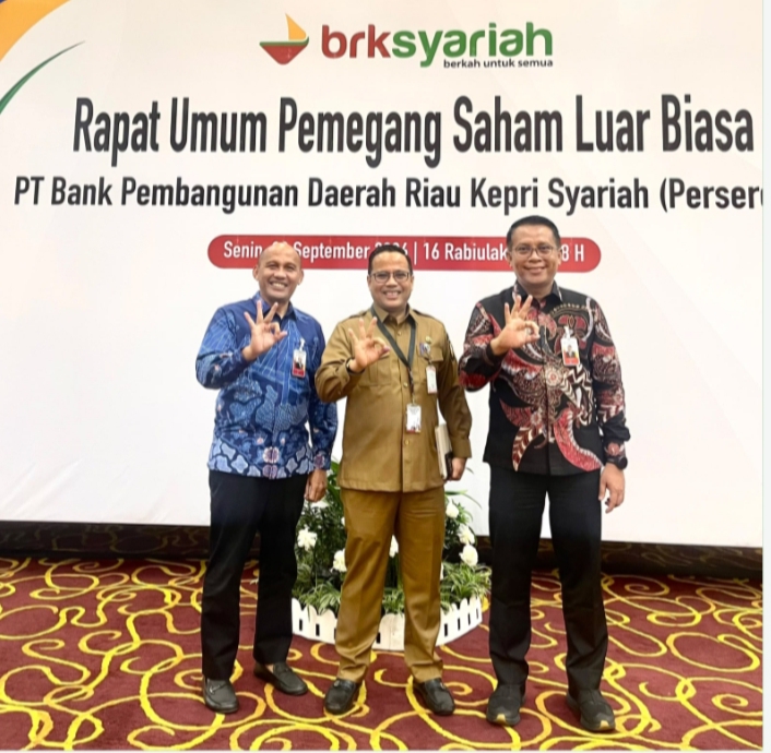 : Asisten Pemerintahan dan Kesejahteraan Rakyat Aready dalam Rapat Umum Pemegang Saham Luar Biasa (RUPSLB) PT Bank Riau Kepri Syariah yang digelar di Ballroom Dang Merdu Bank Riau Kepri pada Senin, (28/9/2026). - Foto: Mc.Bengkalis