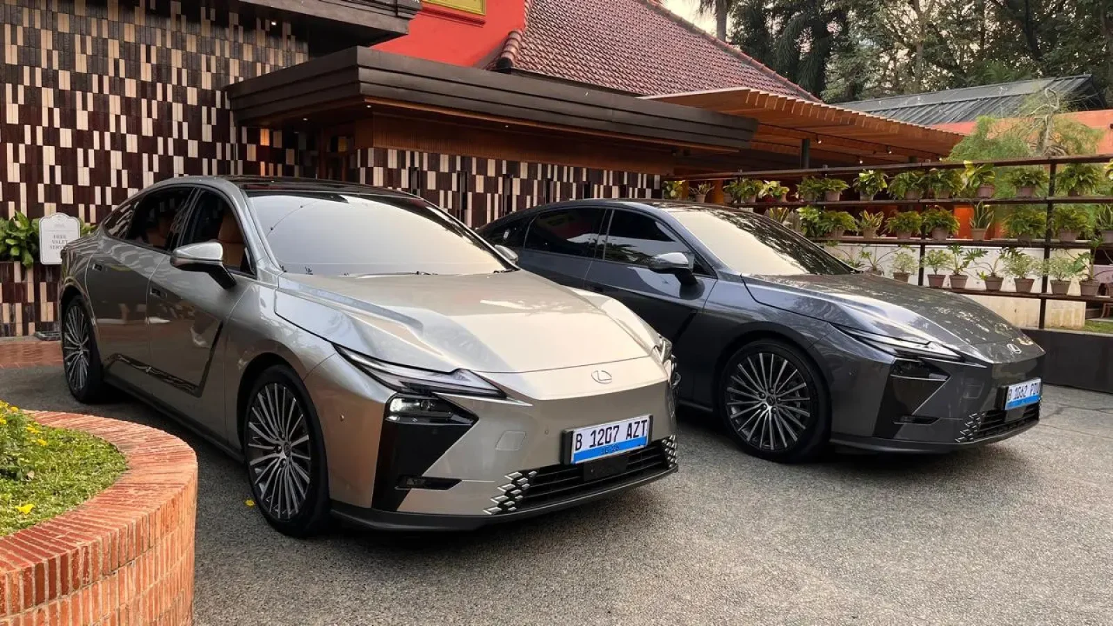 Permintaan Lexus ES Melampaui Perkiraan, Varian Hybrid Kuasai 60 Persen