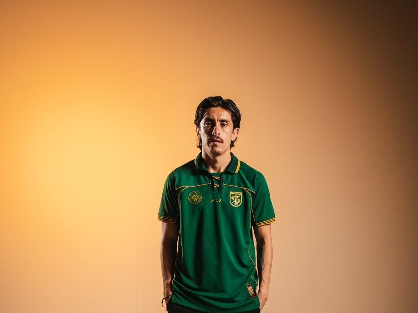 Persebaya dan AZA Rilis Jersey Spesial 99th Anniversary