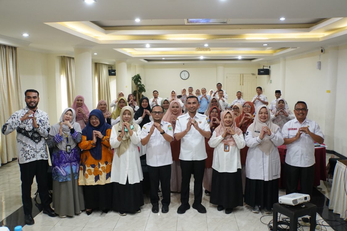 : Bersama Kepala Sekolah, Pemko Perkuat Program Sekolah Siaga Kependudukan. (foto: MC Padang Panjang)