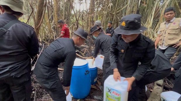 Polda Riau Gunakan X Fire dan Drone Tangani Karhutla Siak