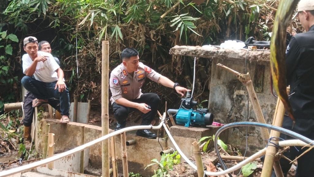 Polisi Bangun Pipanisasi 300 Meter Mudahkan Akses Air Bersih untuk Warga Ciamis